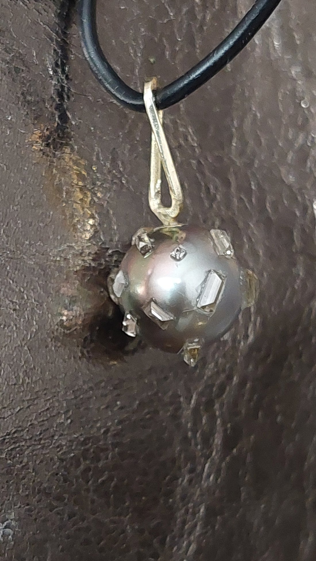 Controversy (Sputnik) Diamond Pearl