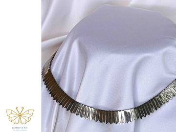 On the Fringe, Sterling Collar